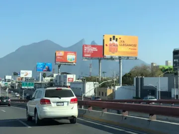 Espectaculares de Salsa Kosh en carretera