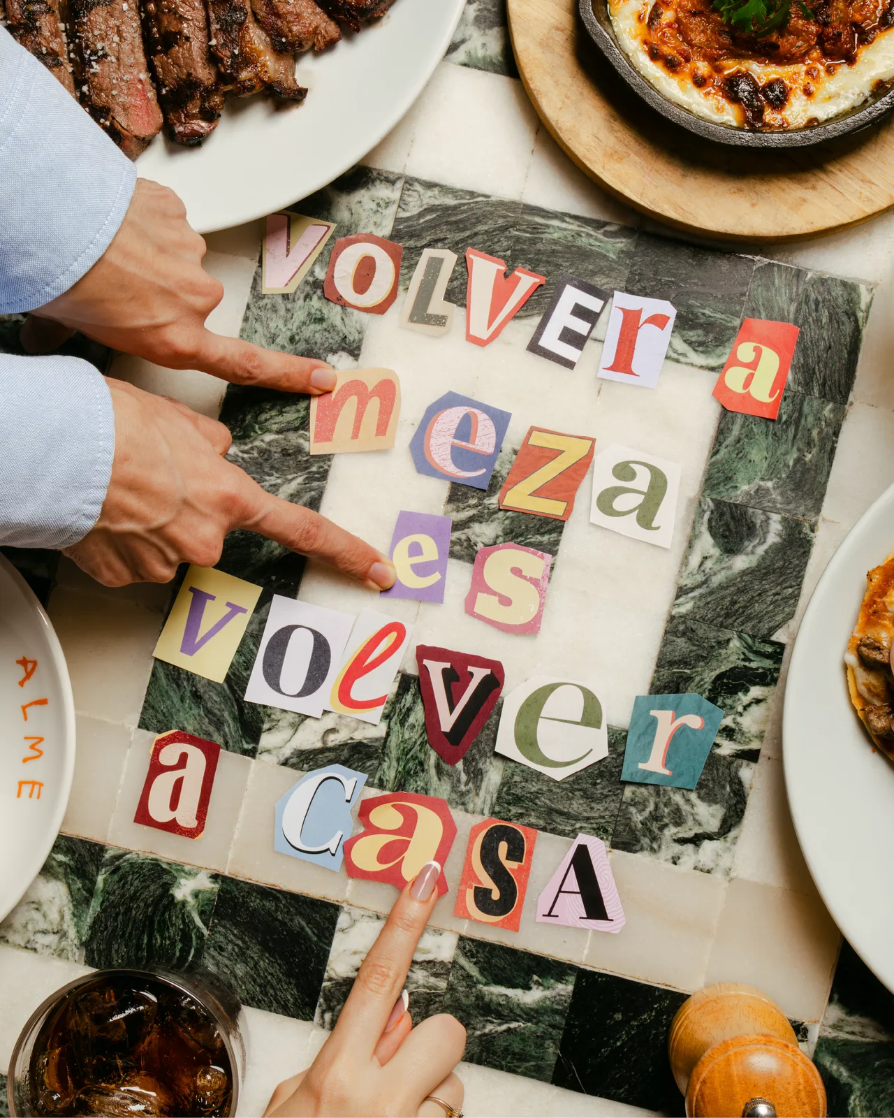 Volver a Meza es volver a casa, publicación con letras recortadas